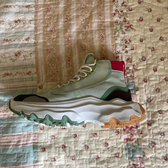 Sorel Woman’s Kinetic Breakthru Venture Mid-Boot Waterproof-Mint-Size 8 - Picture 7 of 13